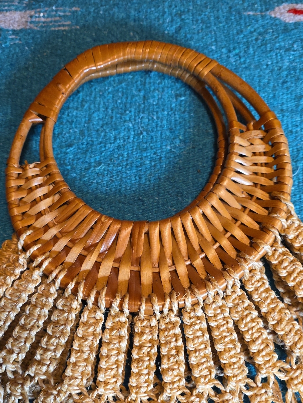 VTG Boho Macrame Straw Net Shoulder Bag Wooden Handle EUC - Picture 6 of 16